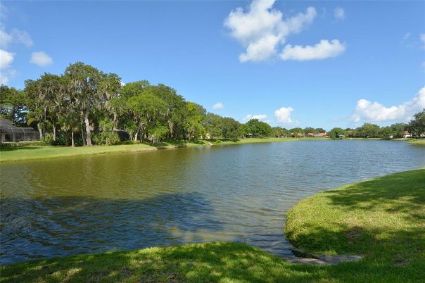 Exterior, Lake