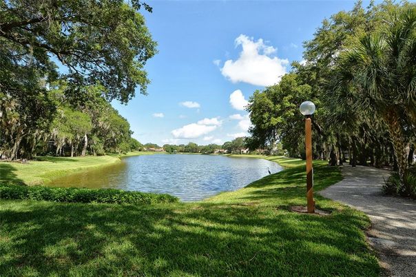 Exterior, Lake