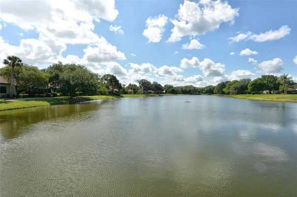 Exterior, Lake