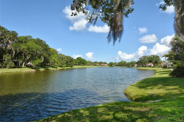 Exterior, Lake