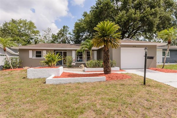 Attached, Exterior, Facade, Ranch
