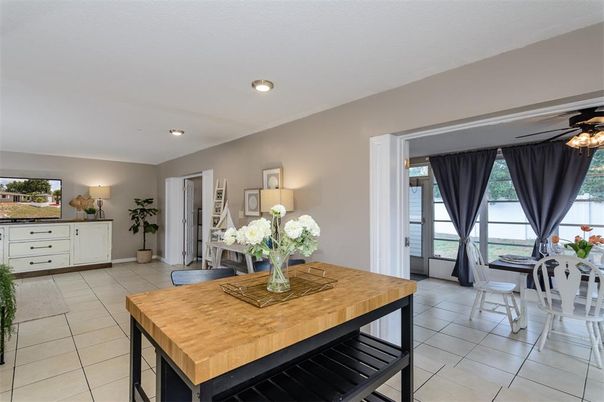 Dining room, Interior, Recessed Lighting