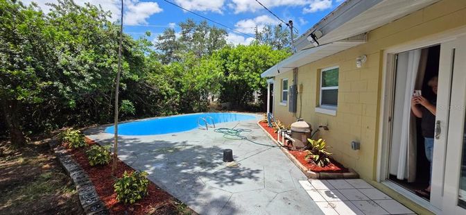 Exterior, Pool
