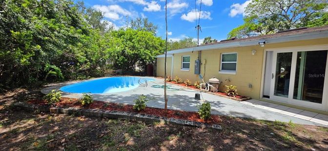 Exterior, Pool