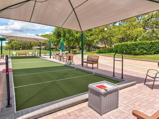 Exterior, Tennis Courts