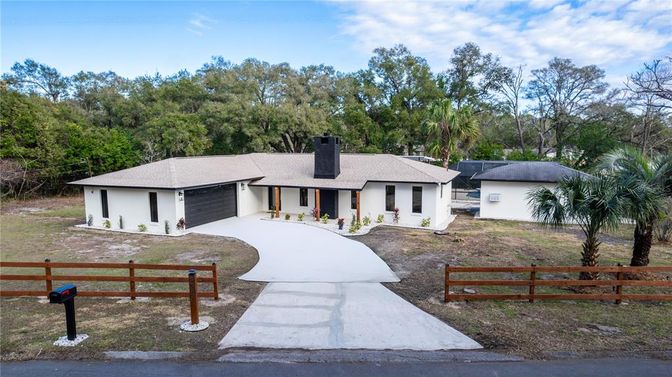 Attached, Exterior, Facade, Ranch