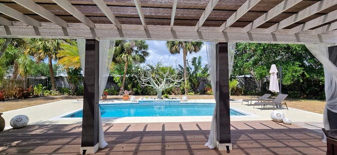 Exterior, Pool