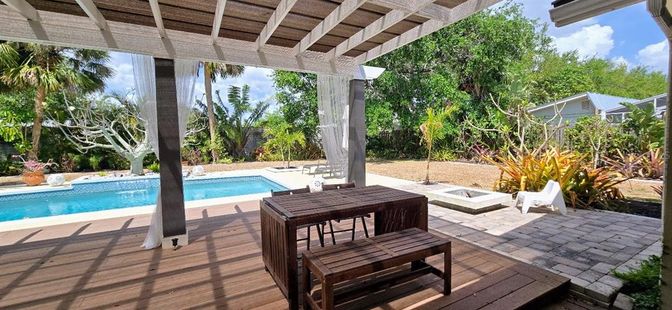 Exterior, Pool