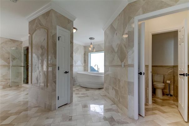 Bathroom, Free Standing Baths, Glass Shower, Interior, Pendant Lights