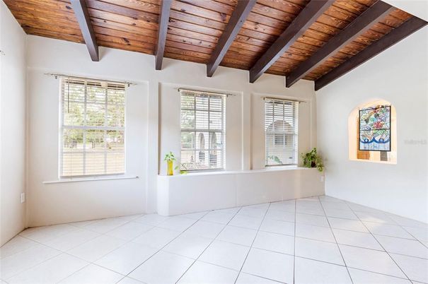 Empty room, Interior, Wooden Beams, Wooden Ceilings