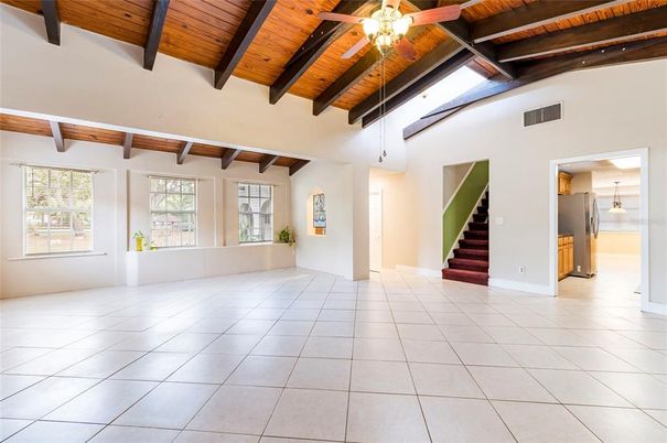 Empty room, Interior, Wooden Beams, Wooden Ceilings