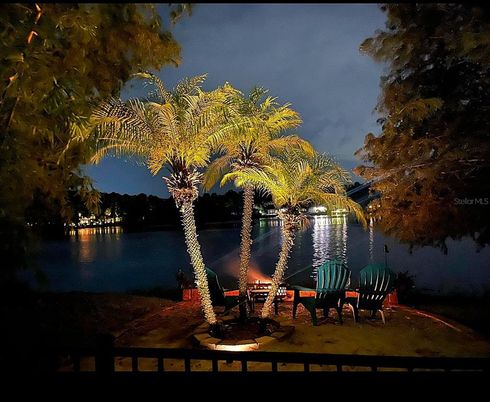Exterior, Lake
