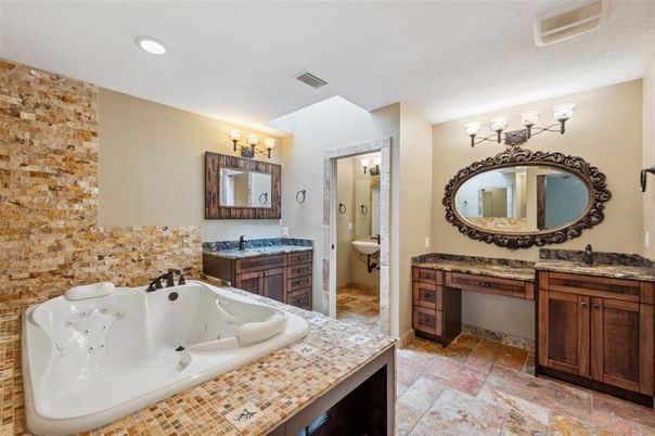 Bathroom, Dual Sink Vanities, Interior, Recessed Lighting