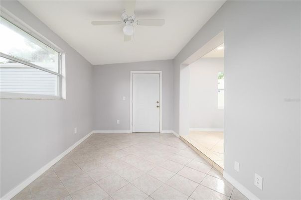 Empty room, Interior