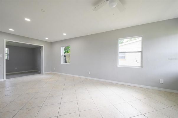 Empty room, Interior, Recessed Lighting