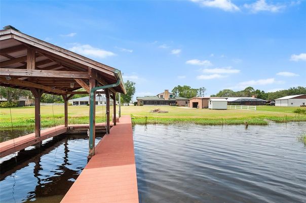 Exterior, Lake