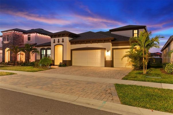 Attached, Exterior, Facade, Mediterranean