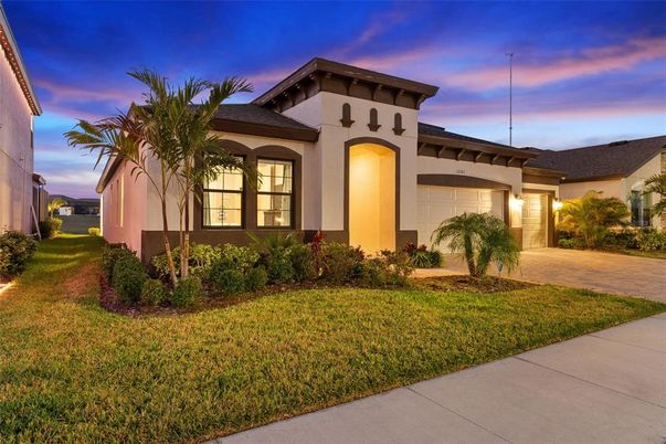 Attached, Backyard, Exterior, Facade, Modern