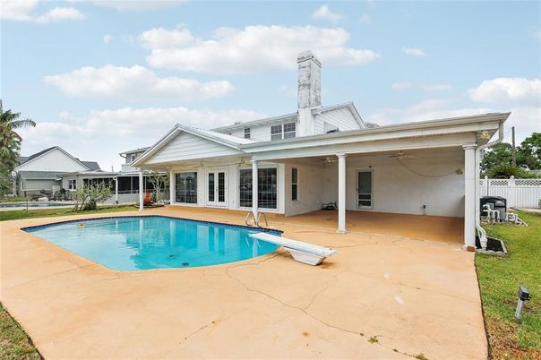 Exterior, Pool