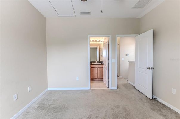 Empty room, Interior