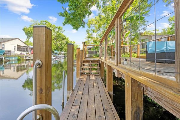 Exterior, Lake
