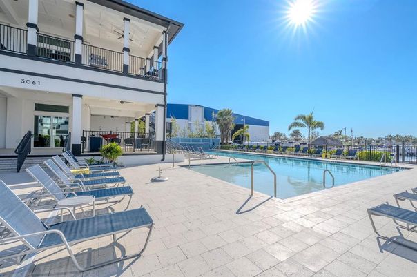 Exterior, Pool