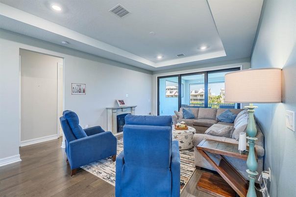 Interior, Living room, Recessed Lighting, Wood Texture Flooring