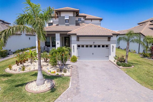 Attached, Exterior, Facade, Mediterranean