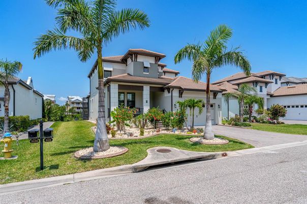 Attached, Exterior, Facade, Mediterranean