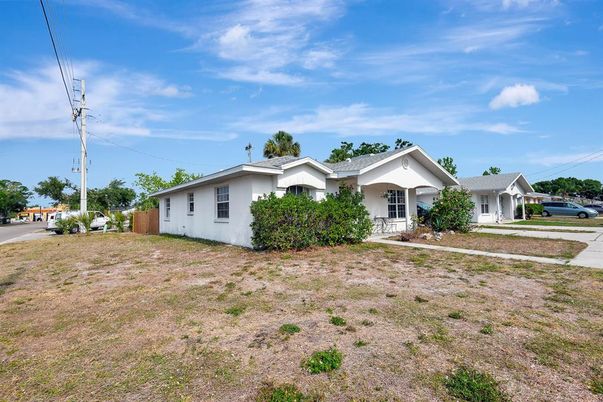 Backyard, Exterior, Facade, Ranch