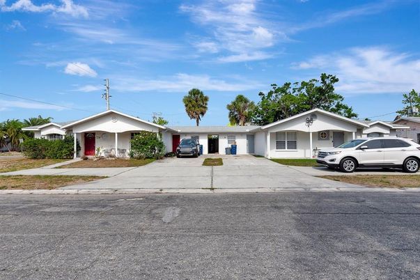 Backyard, Exterior, Facade, Ranch