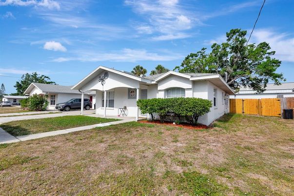 Backyard, Exterior, Facade, Ranch