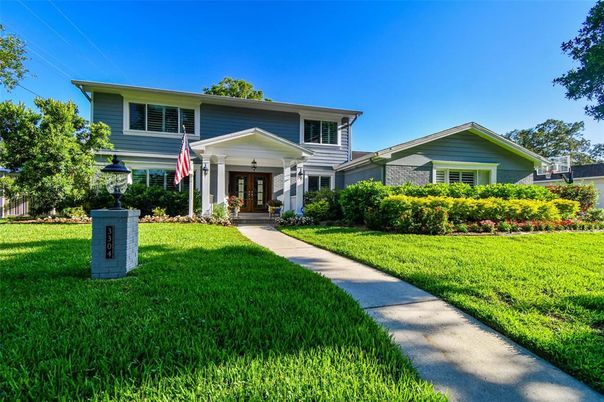 Backyard, Exterior, Facade, Split Level
