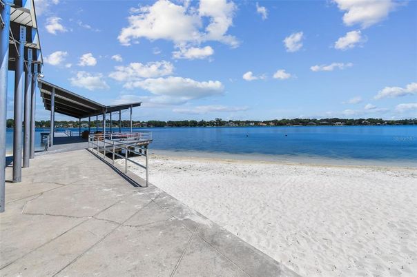 Exterior, Lake