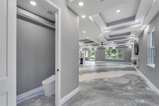 Empty room, Interior, Recessed Lighting