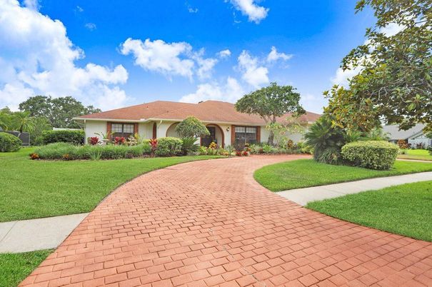 Backyard, Exterior, Facade, Ranch