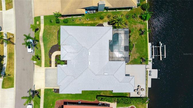 Exterior, Drone