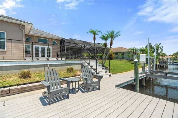 Exterior, Lake