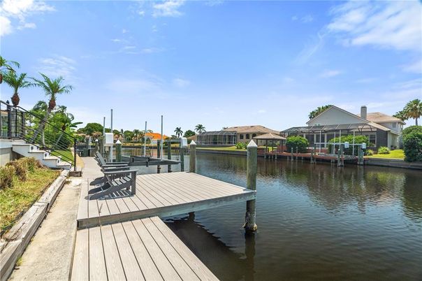 Exterior, Lake
