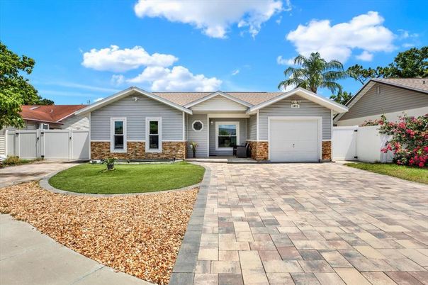 Attached, Exterior, Facade, Ranch