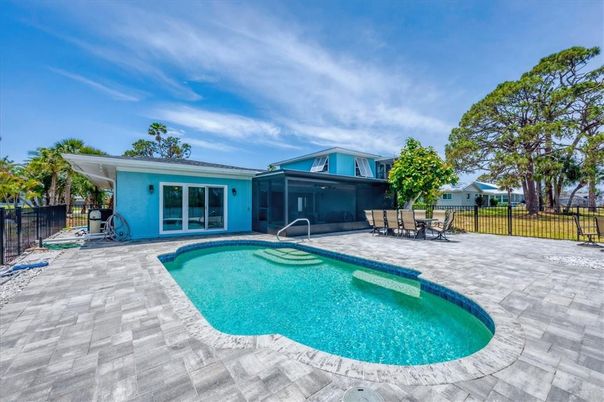 Exterior, Pool