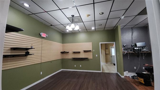 Interior, Recessed Lighting, Wood Texture Flooring