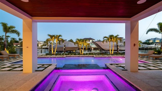 Exterior, Pool