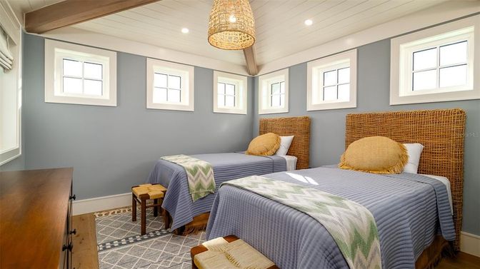 Bedroom, Interior, Pendant Lights, Recessed Lighting, Wooden Beams