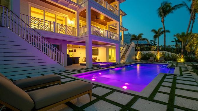 Exterior, Pool