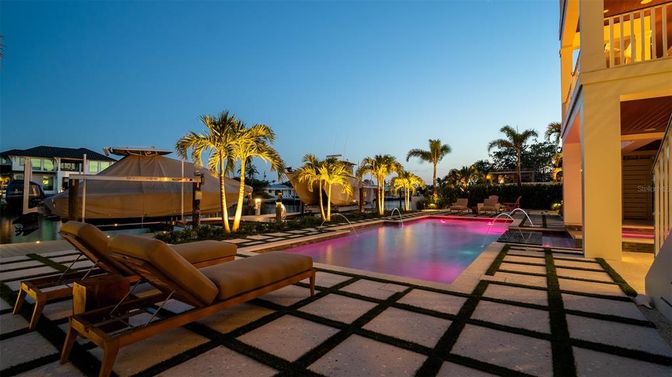 Exterior, Playground, Pool