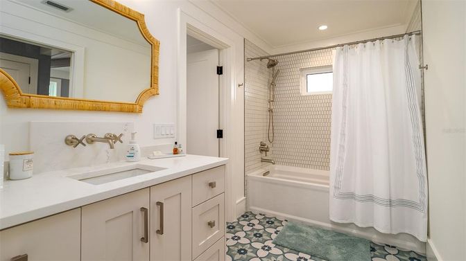 Bathroom, Dual Sink Vanities, Interior, Recessed Lighting