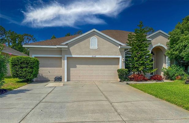 Attached, Exterior, Facade, Ranch