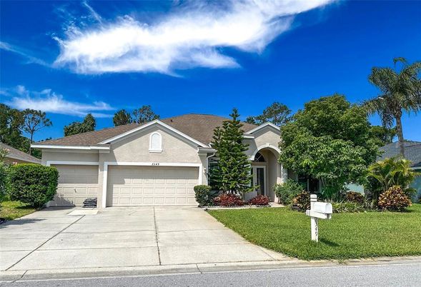 Attached, Exterior, Facade, Ranch