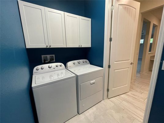 Interior, Utility Closets, Washer, Wood Texture Flooring